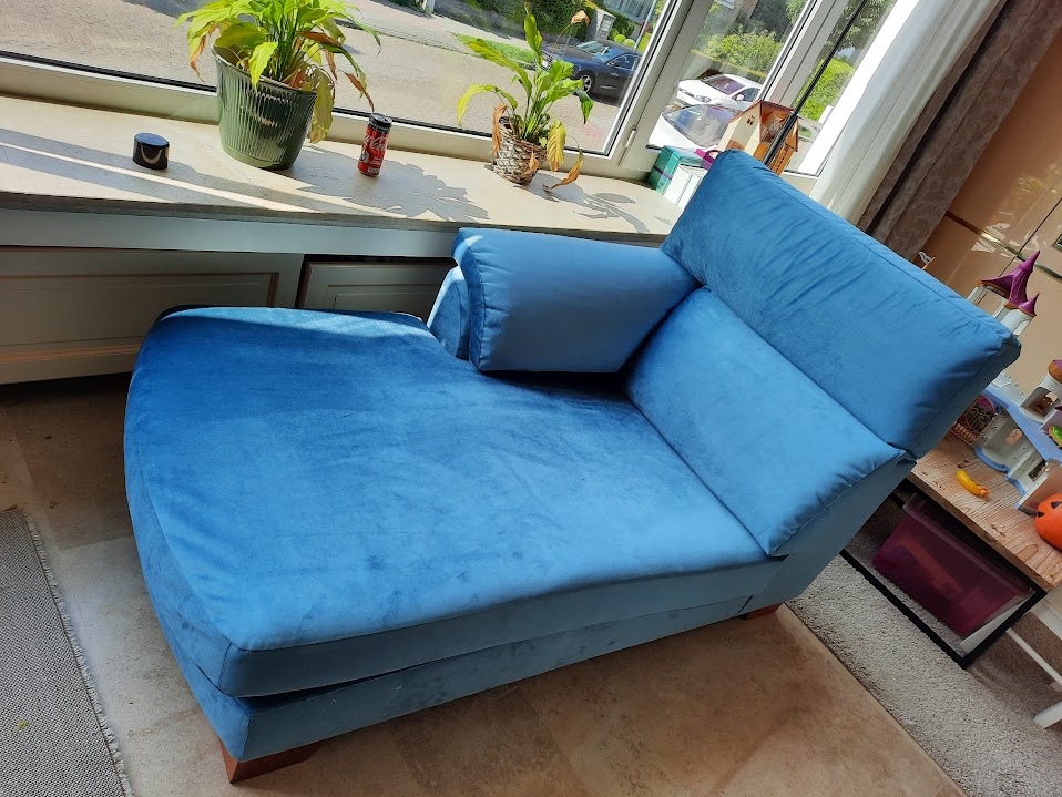 chaise longe tapizado en Polígono el Juncal edificio Fuentes